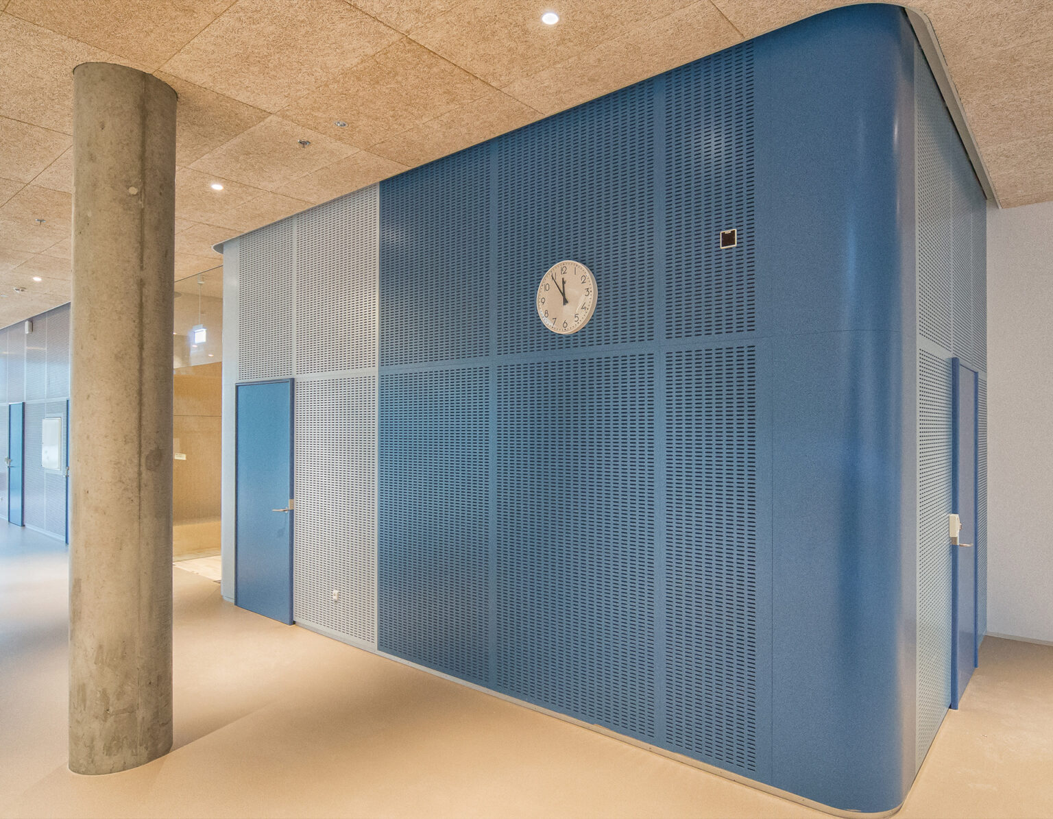 Ljudabsorberande akustikpaneler av trä